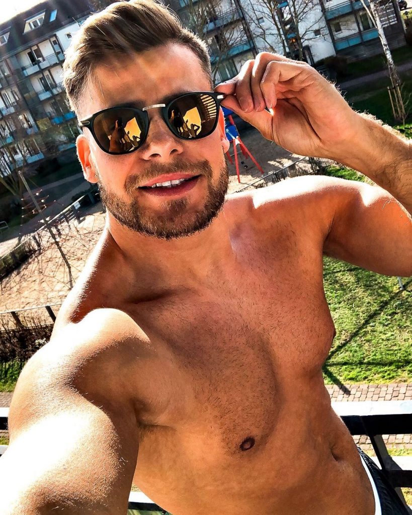 Снять мальчика по вызову