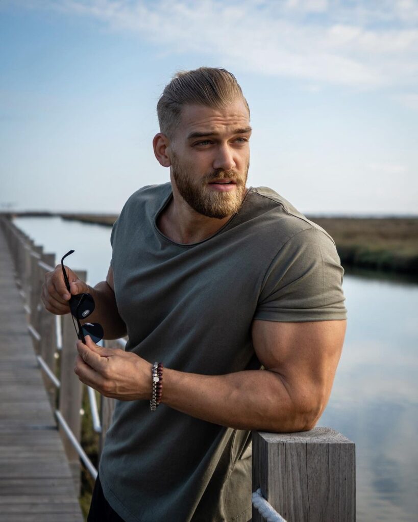 Мужчины по вызову